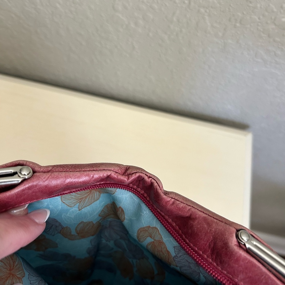 Women’s Lauren Hobo brand cranberry wallet clutch - Picture 4 of 6